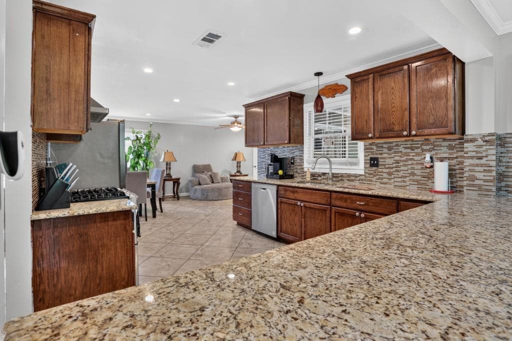 3 bedroom, 3 bathroom, 2,015 sq ft single family residence for sale at 716 Bruce Way, Lilburn, GA 30047 — photo 7