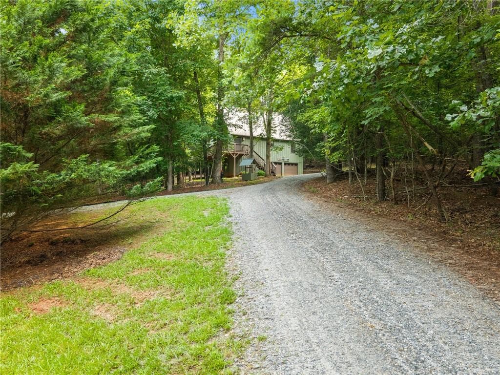 4 bedroom, 3 bathroom, 2,145 sq ft single family residence for sale at 318 Horseshoe Lane, Dahlonega, GA 30533 — photo 4