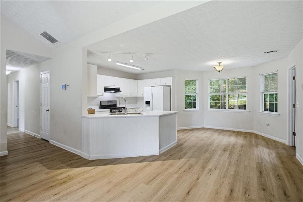 3 bedroom, 2 bathroom, 1,630 sq ft single family residence for sale at 170 Sable Circle, Covington, GA 30016 — photo 6