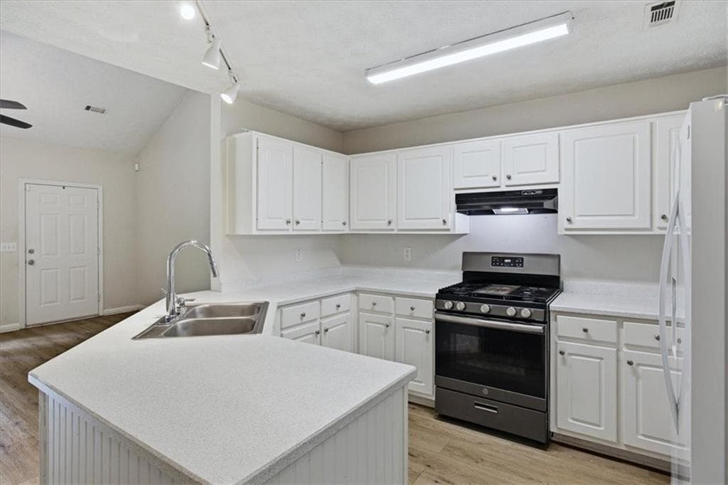 3 bedroom, 2 bathroom, 1,630 sq ft single family residence for sale at 170 Sable Circle, Covington, GA 30016 — photo 9