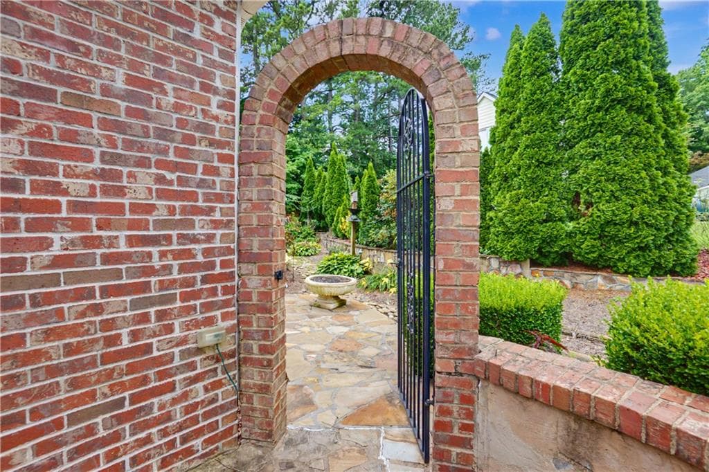 4 bedroom, 3 bathroom, 3,234 sq ft single family residence for sale at 360 Oak Terrace, Alpharetta, GA 30009 — photo 5