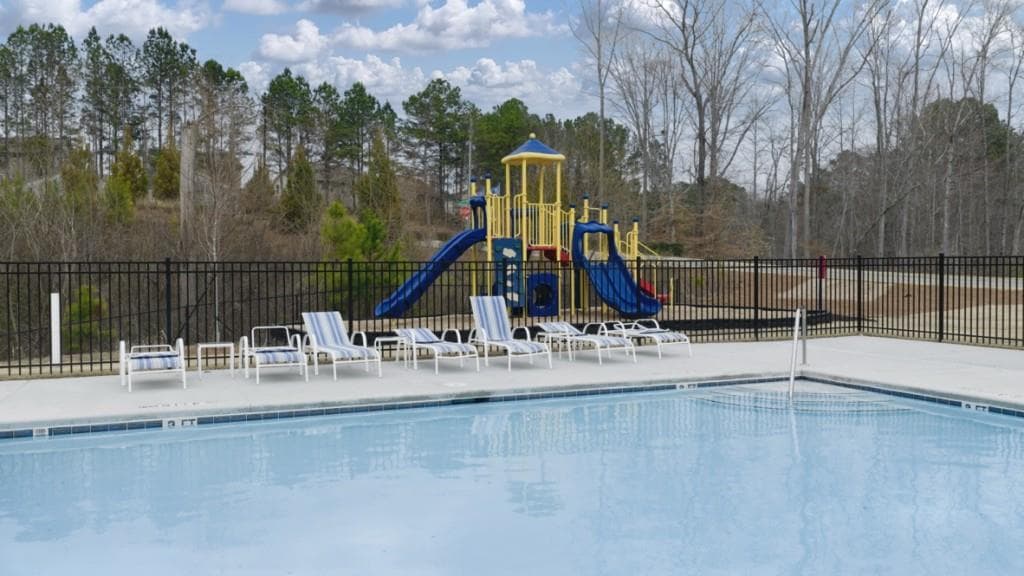 4 bedroom, 3 bathroom, 2,890 sq ft single family residence for sale at 371 Creekview Way, Dallas, GA 30132 — photo 4