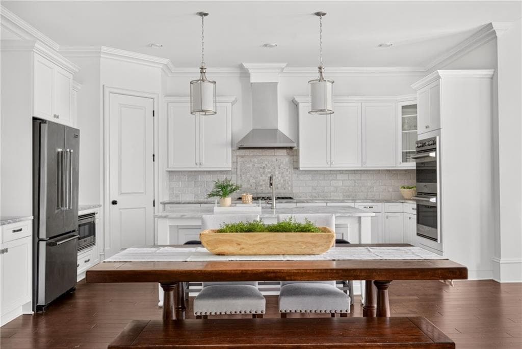 7 bedroom, 6 bathroom, 5,642 sq ft single family residence for sale at 483 McGinnis Way, Milton, GA 30004 — photo 2