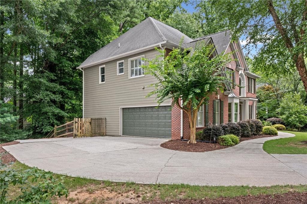 5 bedroom, 4 bathroom, 4,126 sq ft single family residence for sale at 10565 Cauley Creek Drive, Johns Creek, GA 30097 — photo 4