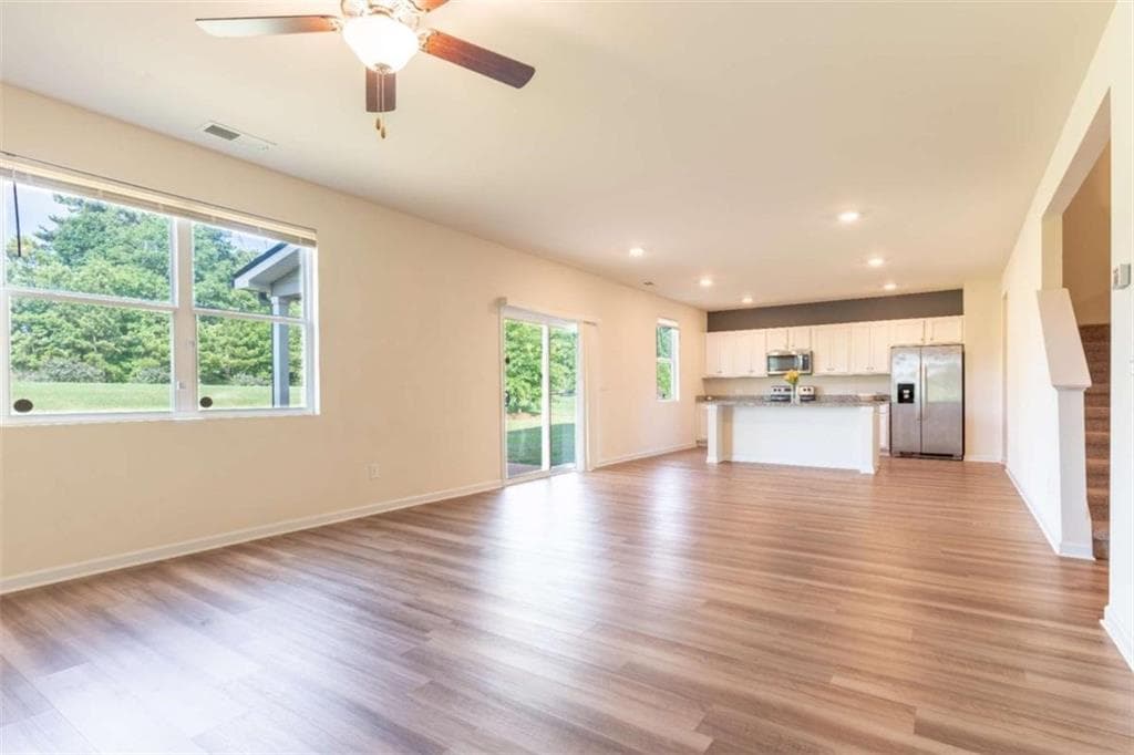 4 bedroom, 3 bathroom, 2,468 sq ft single family residence under contract at 308 Jade Laurel Lane, Locust Grove, GA 30248 — photo 4