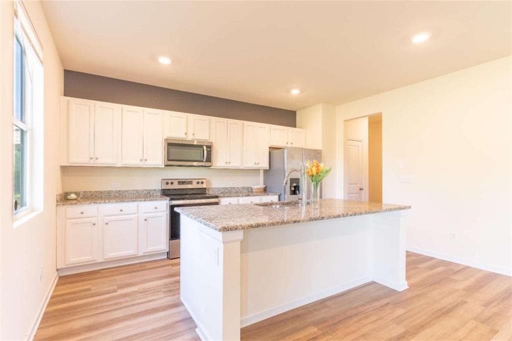 4 bedroom, 3 bathroom, 2,468 sq ft single family residence under contract at 308 Jade Laurel Lane, Locust Grove, GA 30248 — photo 6