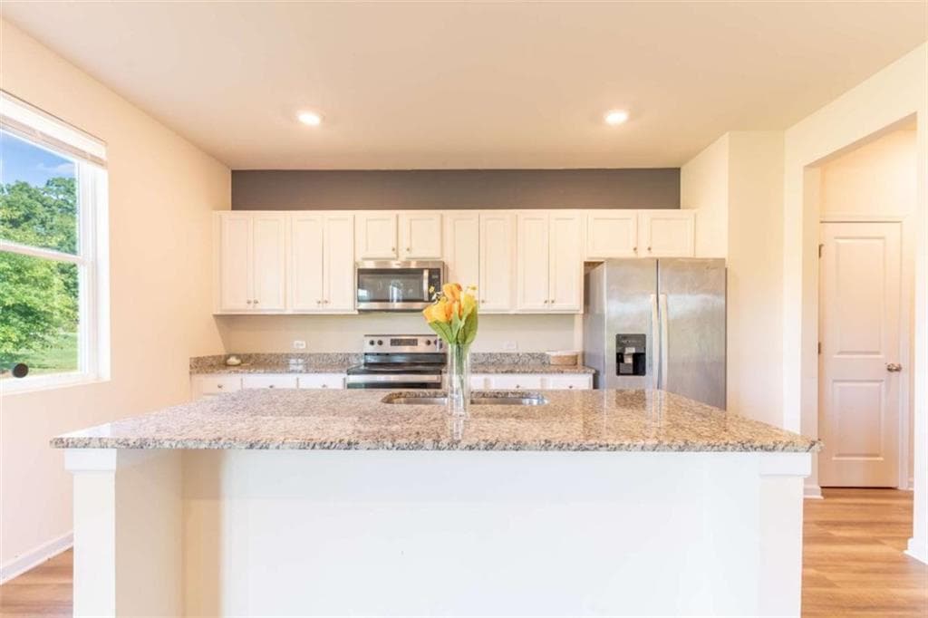 4 bedroom, 3 bathroom, 2,468 sq ft single family residence under contract at 308 Jade Laurel Lane, Locust Grove, GA 30248 — photo 7