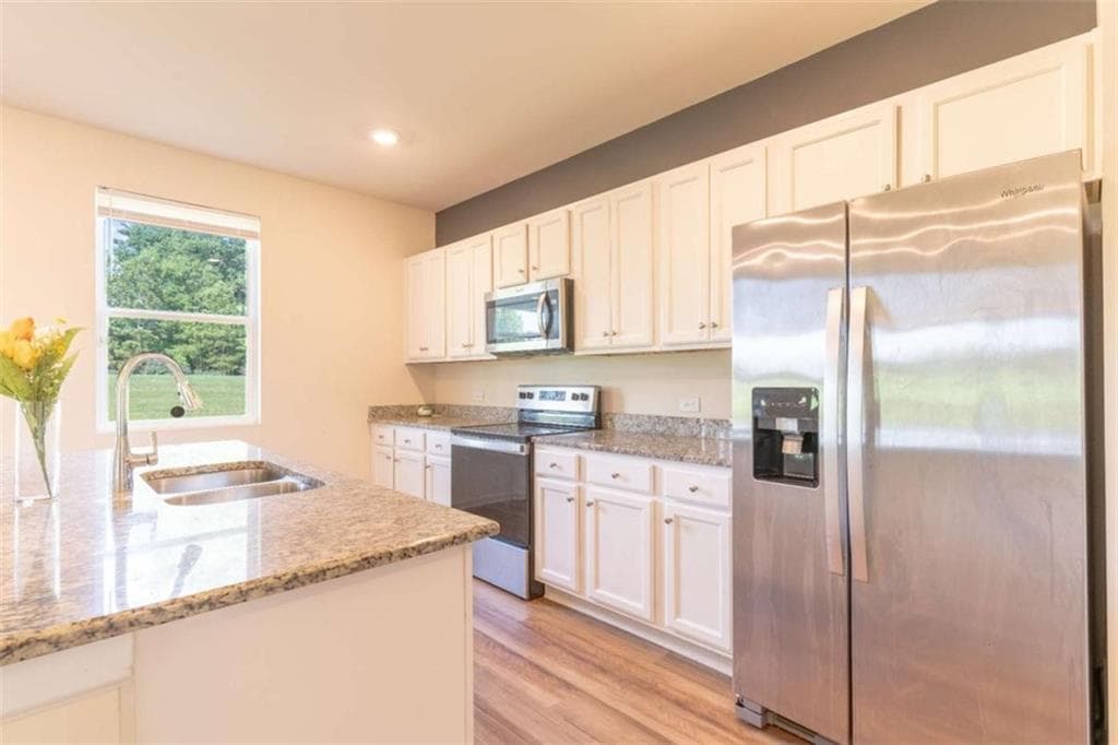 4 bedroom, 3 bathroom, 2,468 sq ft single family residence under contract at 308 Jade Laurel Lane, Locust Grove, GA 30248 — photo 8
