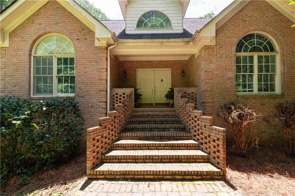 5 bedroom, 5 bathroom, 3,082 sq ft single family residence for sale at 3010 Kari Brook Lane, Monroe, GA 30655 — photo 5