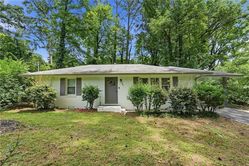 3 bedroom, 1 bathroom, 1,130 sq ft single family residence for sale at 581 Meadowbrook Drive, Marietta, GA 30067