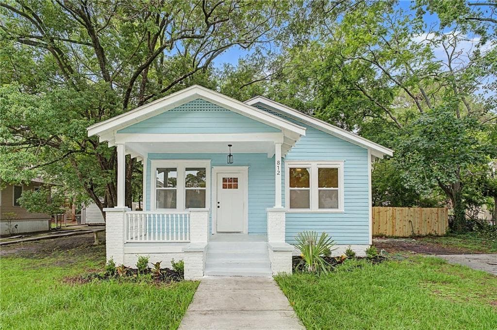 2 bedroom, 1 bathroom, 800 sq ft single family residence for sale at 812 E 33rd Street, Savannah, GA 31401 — photo 2