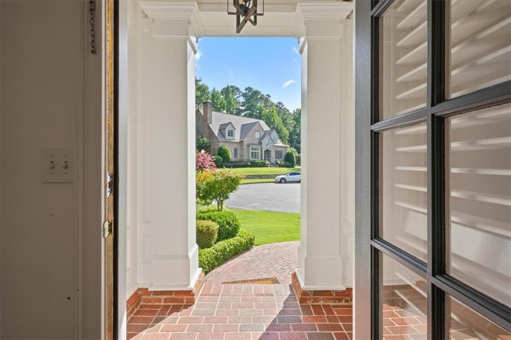 5 bedroom, 5 bathroom, 3,867 sq ft single family residence for sale at 2797 Payton Oaks Drive, Atlanta, GA 30345 — photo 3