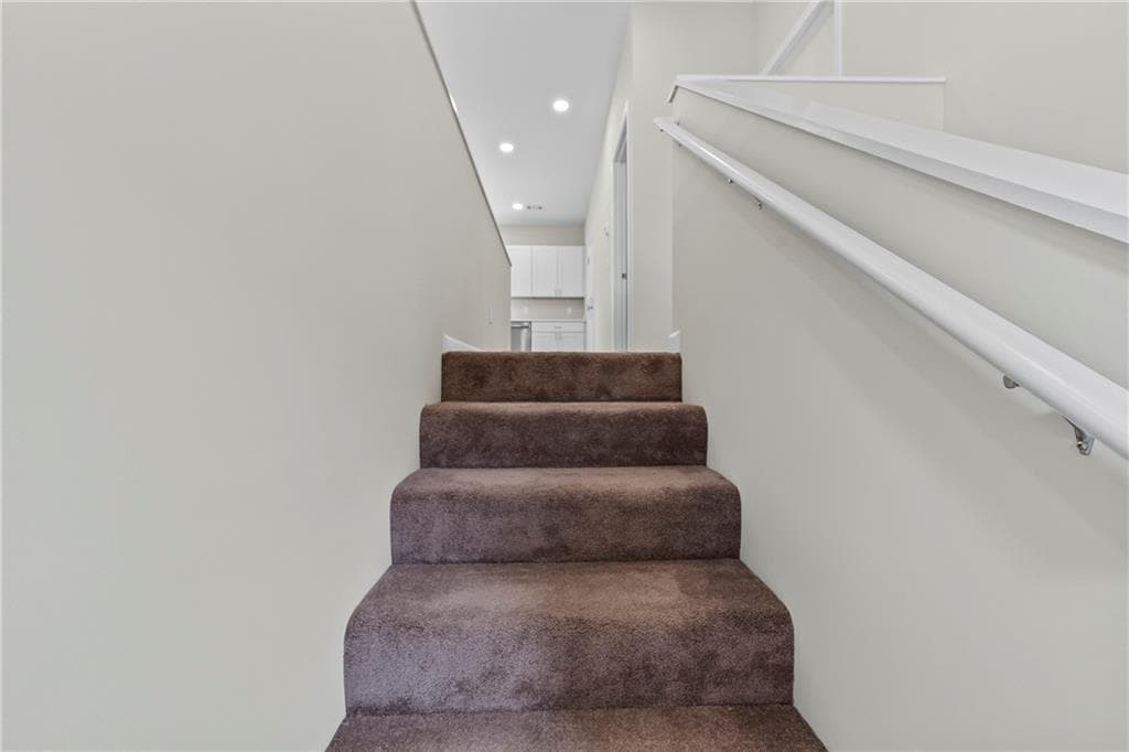 2 bedroom, 3 bathroom, 1,100 sq ft single family residence under contract at 3850 Deaton Road, Flowery Branch, GA 30552 — photo 6