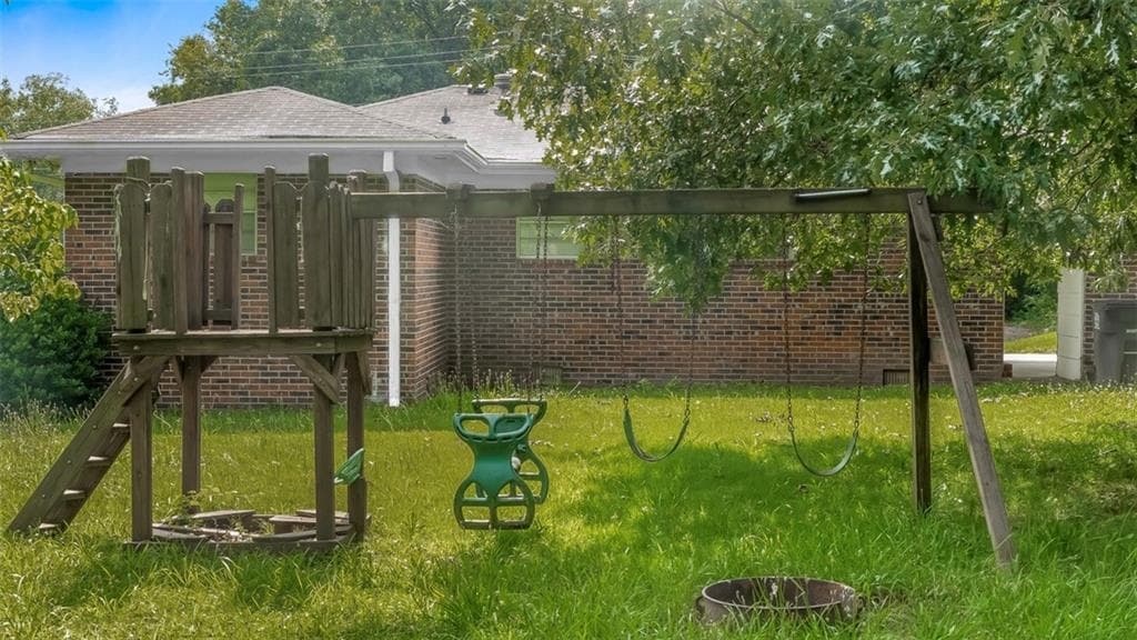 2 bedroom, 1 bathroom, 1,091 sq ft single family residence under contract at 423 Branham Avenue, Rome, GA 30161 — photo 4