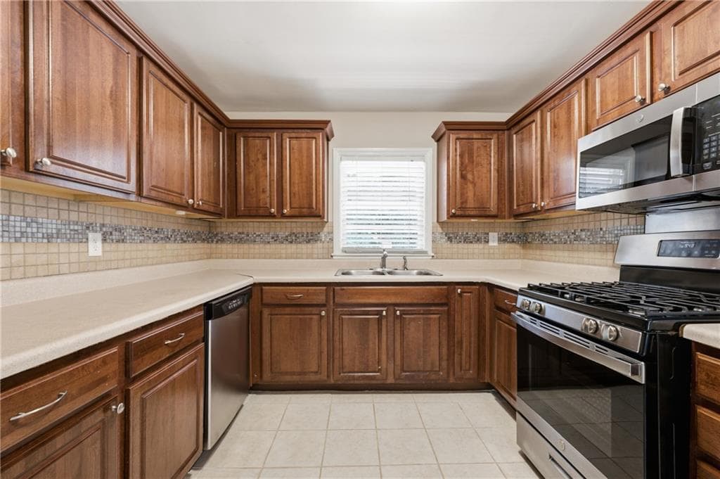 3 bedroom, 1 bathroom, 1,100 sq ft single family residence for sale at 3229 Mcafee Road, Decatur, GA 30032 — photo 6