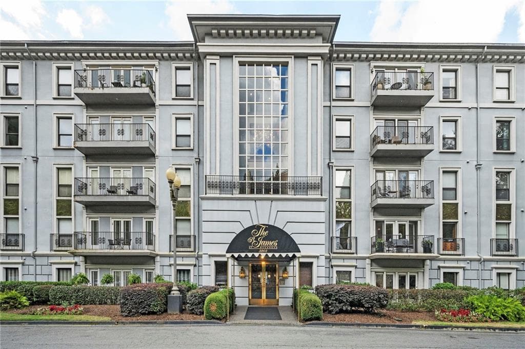 2 bedroom, 2 bathroom, 1,335 sq ft condominium for sale at 3203 Lenox Road 28, Atlanta, GA 30324 — photo 2