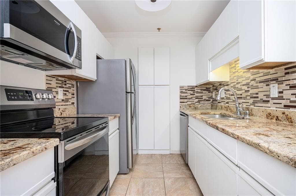 2 bedroom, 2 bathroom, 1,335 sq ft condominium for sale at 3203 Lenox Road 28, Atlanta, GA 30324 — photo 9