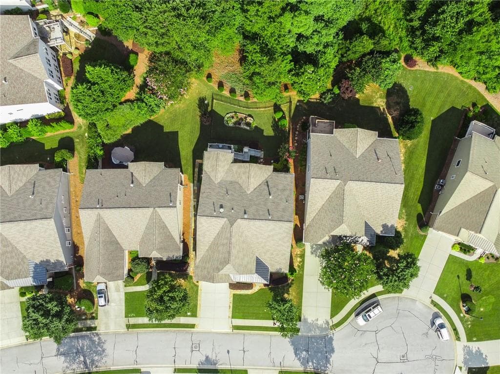 5 bedroom, 6 bathroom, 5,200 sq ft single family residence under contract at 6417 Hickory Springs Circle, Hoschton, GA 30548 — photo 4
