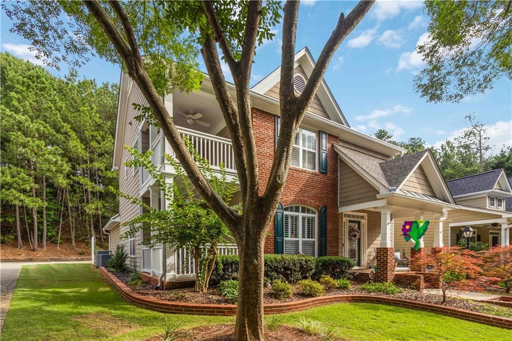 3 bedroom, 3 bathroom, 2,279 sq ft single family residence for sale at 589 Jackson Street, Suwanee, GA 30024 — photo 2