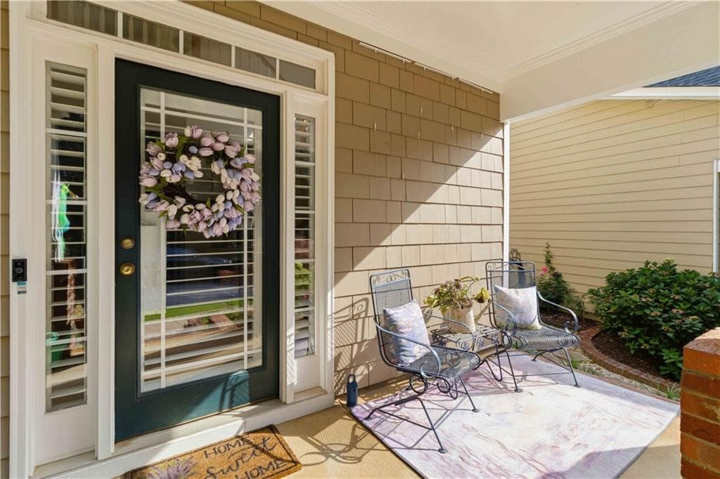 3 bedroom, 3 bathroom, 2,279 sq ft single family residence for sale at 589 Jackson Street, Suwanee, GA 30024 — photo 3