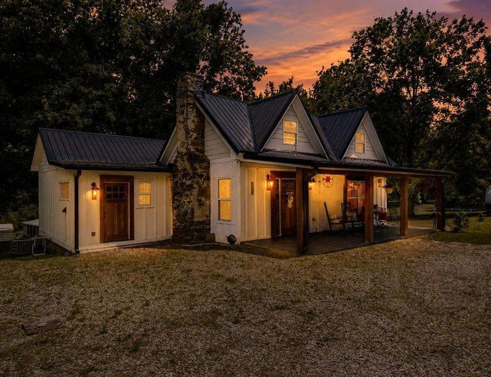 2 bedroom, 2 bathroom, 1,650 sq ft single family residence sold at 130 Old Blairsville Highway, Talking Rock, GA 30175