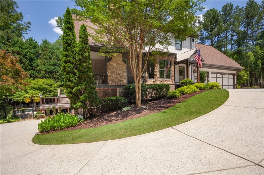 7 bedroom, 7 bathroom, 7,251 sq ft single family residence under contract at 1900 Danforth Pointe Drive, Marietta, GA 30066 — photo 6