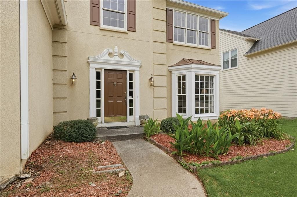 4 bedroom, 3 bathroom, 2,544 sq ft single family residence under contract at 3840 Longlake Drive, Duluth, GA 30097 — photo 3