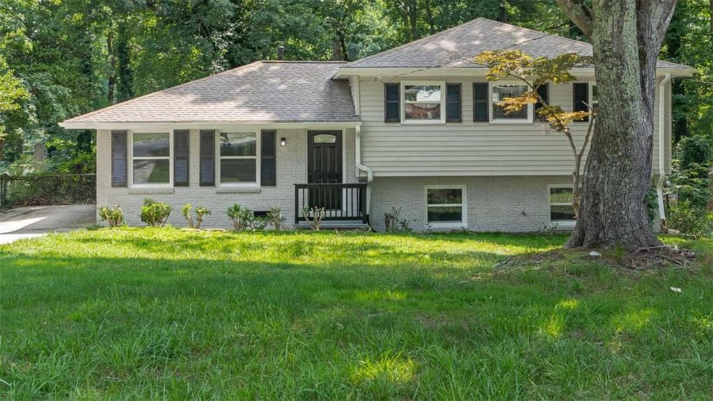 4 bedroom, 3 bathroom, 1,700 sq ft single family residence for sale at 5678 Deerfield Court, South Fulton, GA 30349 — photo 2