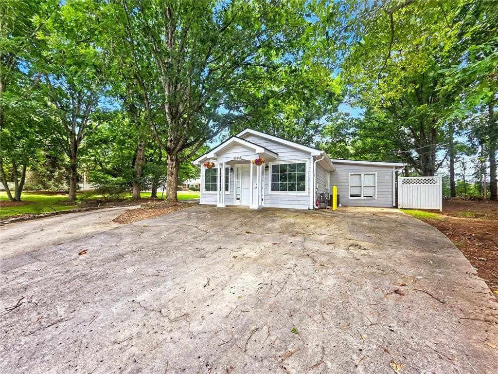 3 bedroom, 2 bathroom, 1,400 sq ft single family residence for sale at 6339B Gaines Ferry Road, Flowery Branch, GA 30542 — photo 3