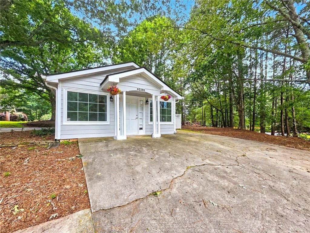 3 bedroom, 2 bathroom, 1,400 sq ft single family residence for sale at 6339B Gaines Ferry Road, Flowery Branch, GA 30542 — photo 4