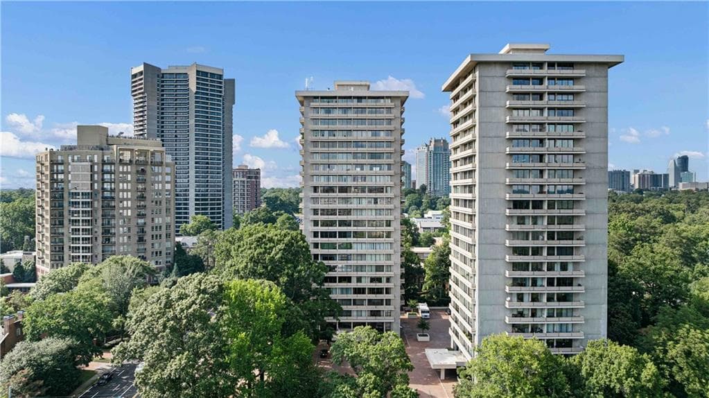1 bedroom, 2 bathroom, 1,244 sq ft condominium under contract at 2575 Peachtree Road 4H, Atlanta, GA 30305 — photo 2