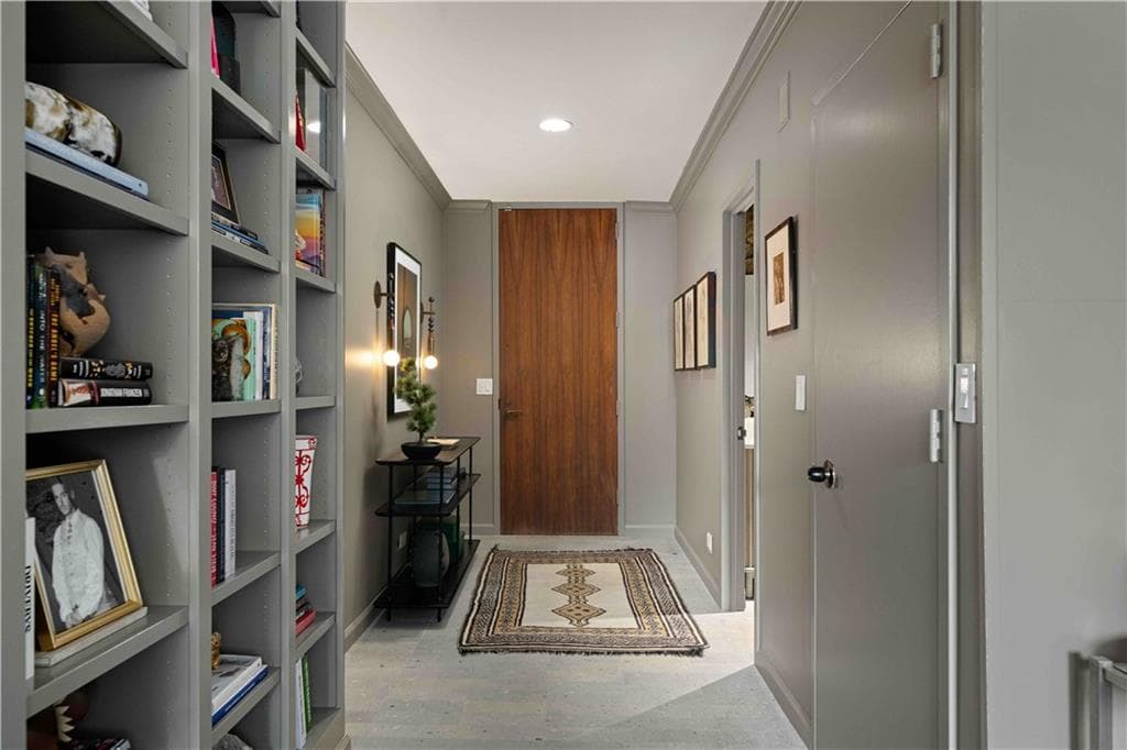 1 bedroom, 2 bathroom, 1,244 sq ft condominium under contract at 2575 Peachtree Road 4H, Atlanta, GA 30305 — photo 3