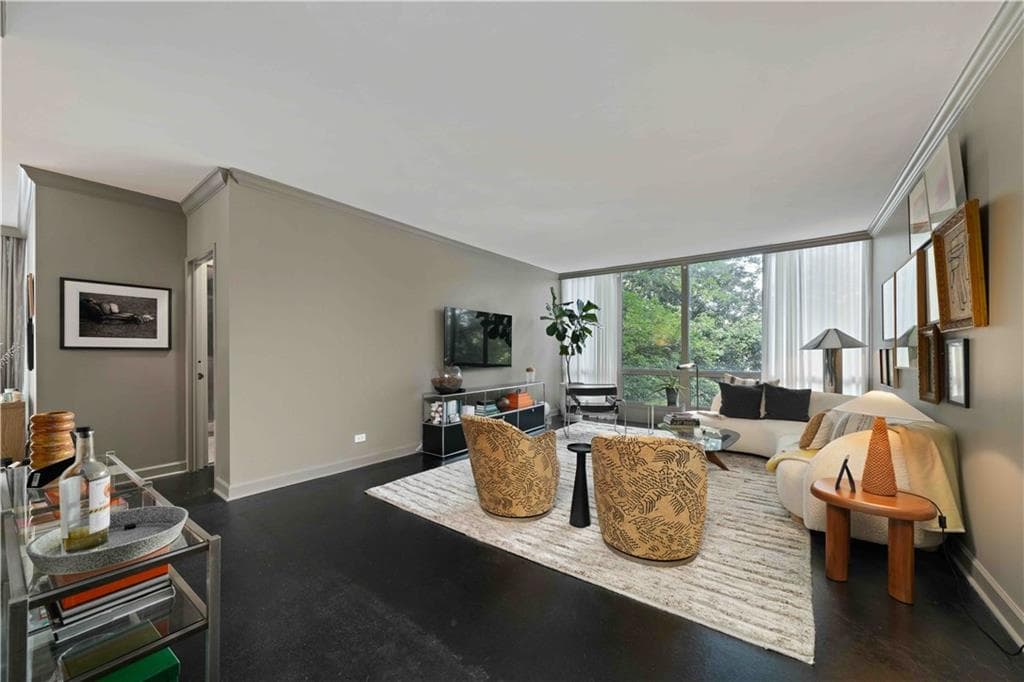1 bedroom, 2 bathroom, 1,244 sq ft condominium under contract at 2575 Peachtree Road 4H, Atlanta, GA 30305 — photo 5