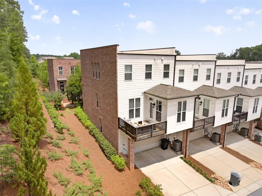 3 bedroom, 4 bathroom, 2,271 sq ft townhouse for sale at 3863 Firewood Lane, Suwanee, GA 30024 — photo 3