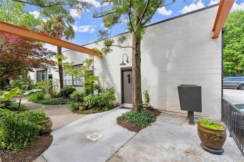 1 bedroom, 1 bathroom, 1,131 sq ft condominium for sale at 830 Dekalb Avenue 1, Atlanta, GA 30307 — photo 2