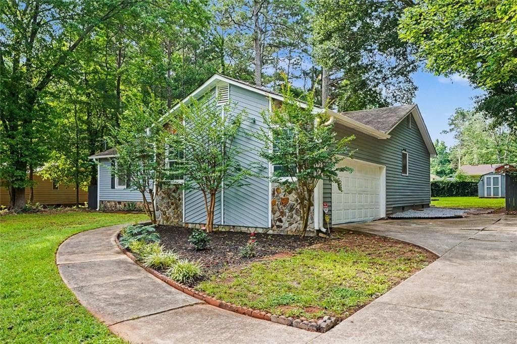3 bedroom, 2 bathroom, 1,502 sq ft single family residence under contract at 1708 Rosewood Drive, Griffin, GA 30223 — photo 3