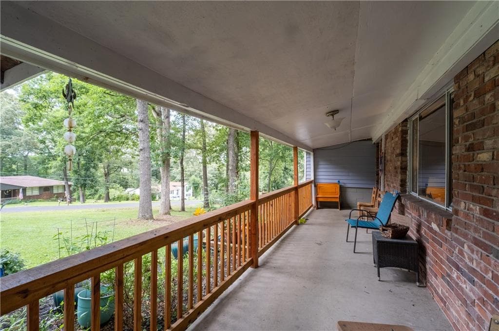 4 bedroom, 3 bathroom, 1,416 sq ft single family residence under contract at 31 Rock Fence Circle, Cartersville, GA 30121 — photo 4