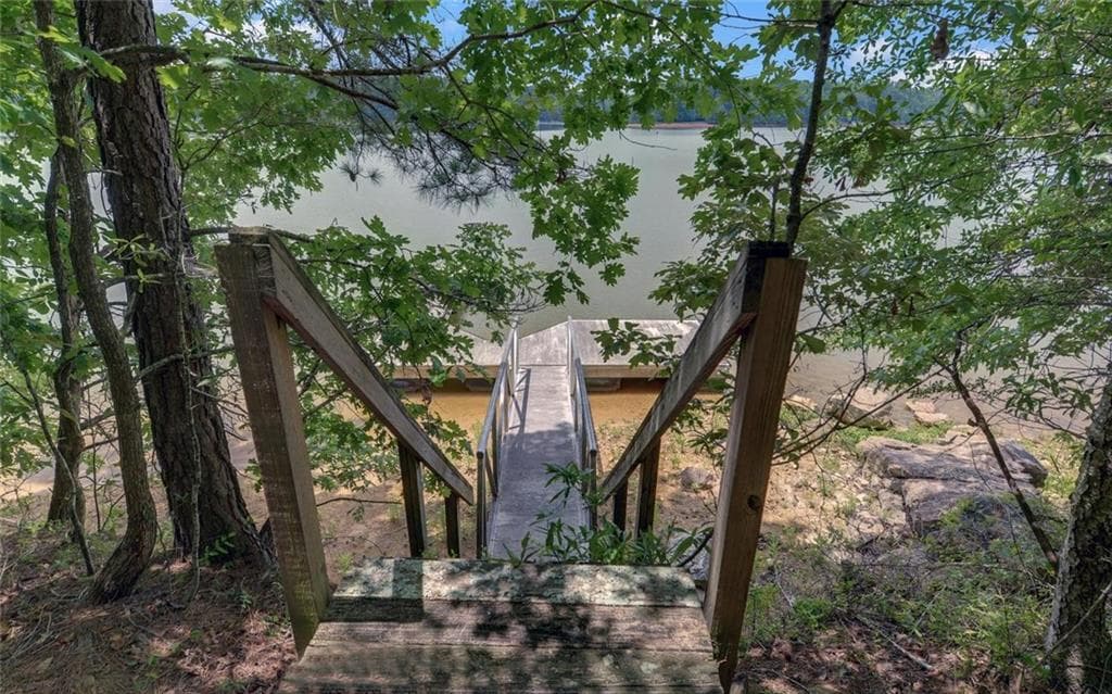 3 bedroom, 4 bathroom, 3,424 sq ft single family residence for sale at 4521 Shoreline Drive, Gainesville, GA 30506 — photo 4