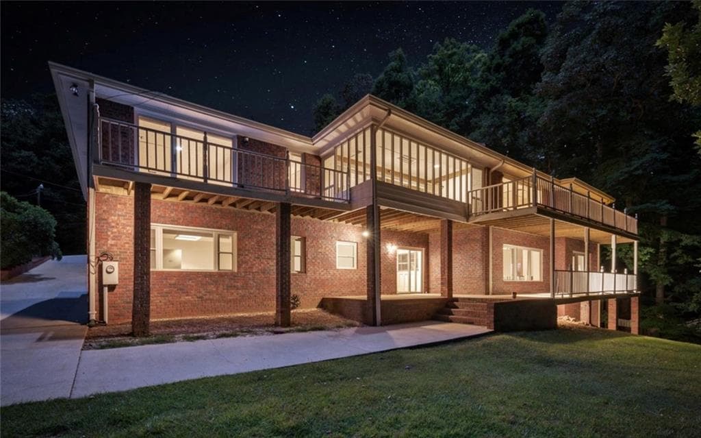 3 bedroom, 4 bathroom, 3,424 sq ft single family residence for sale at 4521 Shoreline Drive, Gainesville, GA 30506 — photo 5