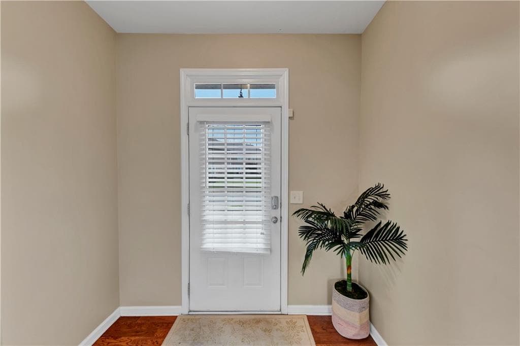 3 bedroom, 3 bathroom, 1,696 sq ft townhouse for sale at 1936 Lakeshore Overlook Circle, Kennesaw, GA 30152 — photo 7