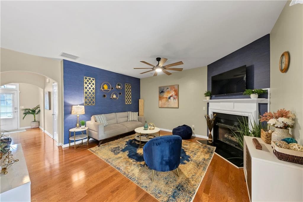 3 bedroom, 3 bathroom, 1,696 sq ft townhouse for sale at 1936 Lakeshore Overlook Circle, Kennesaw, GA 30152 — photo 9