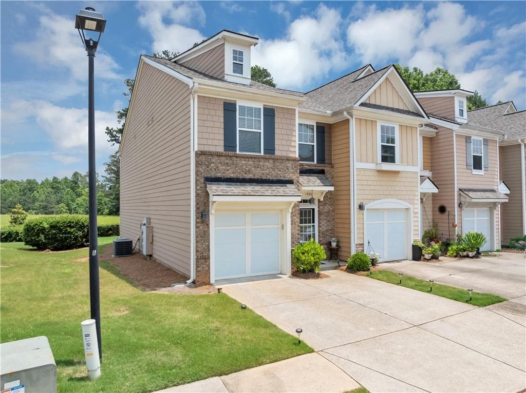 3 bedroom, 3 bathroom, 1,696 sq ft townhouse for sale at 1936 Lakeshore Overlook Circle, Kennesaw, GA 30152 — photo 2