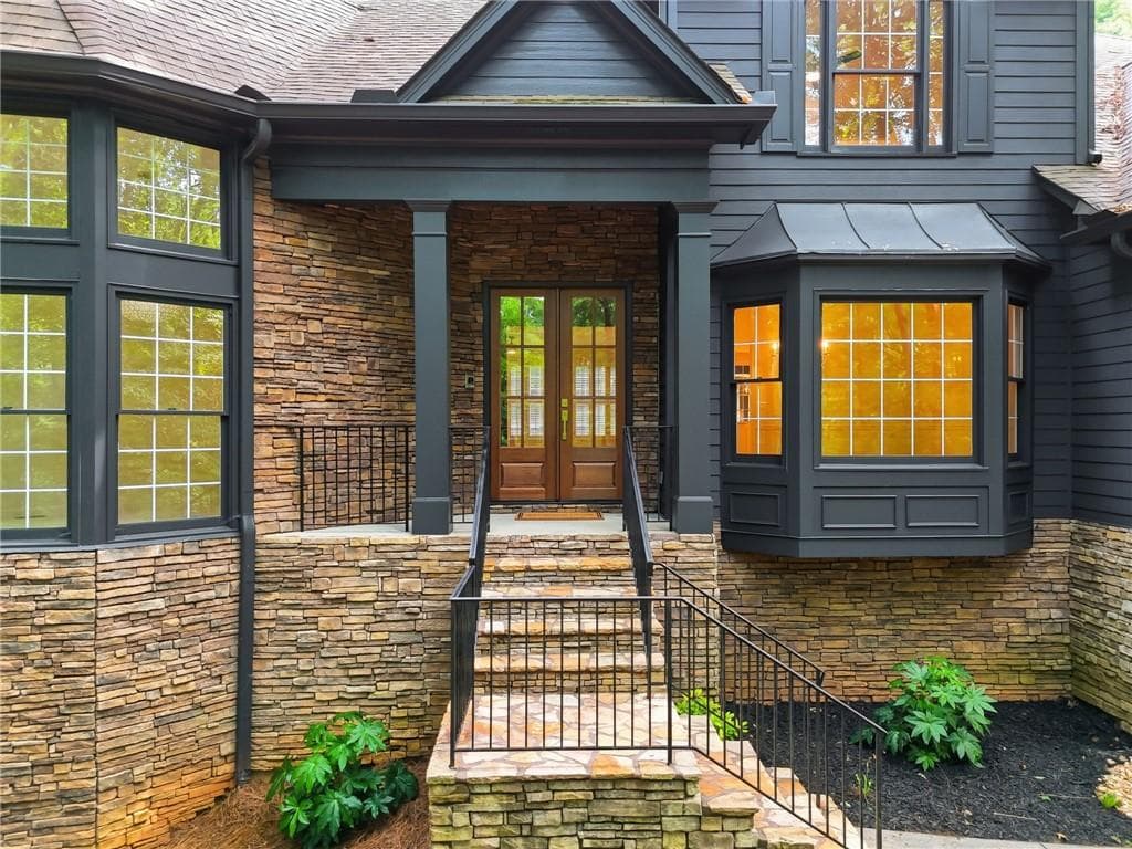 5 bedroom, 4 bathroom, 6,580 sq ft single family residence for sale at 550 Eagles Landing Drive, Alpharetta, GA 30004 — photo 8