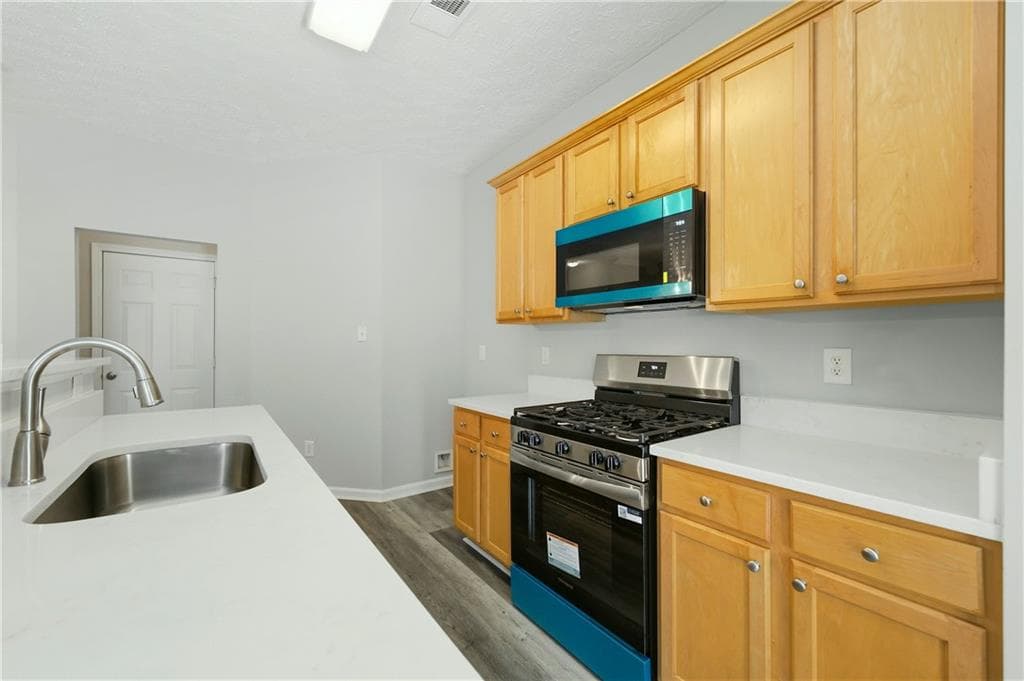 3 bedroom, 3 bathroom, 1,594 sq ft townhouse for sale at 1622 Jackson Way, Atlanta, GA 30318 — photo 6
