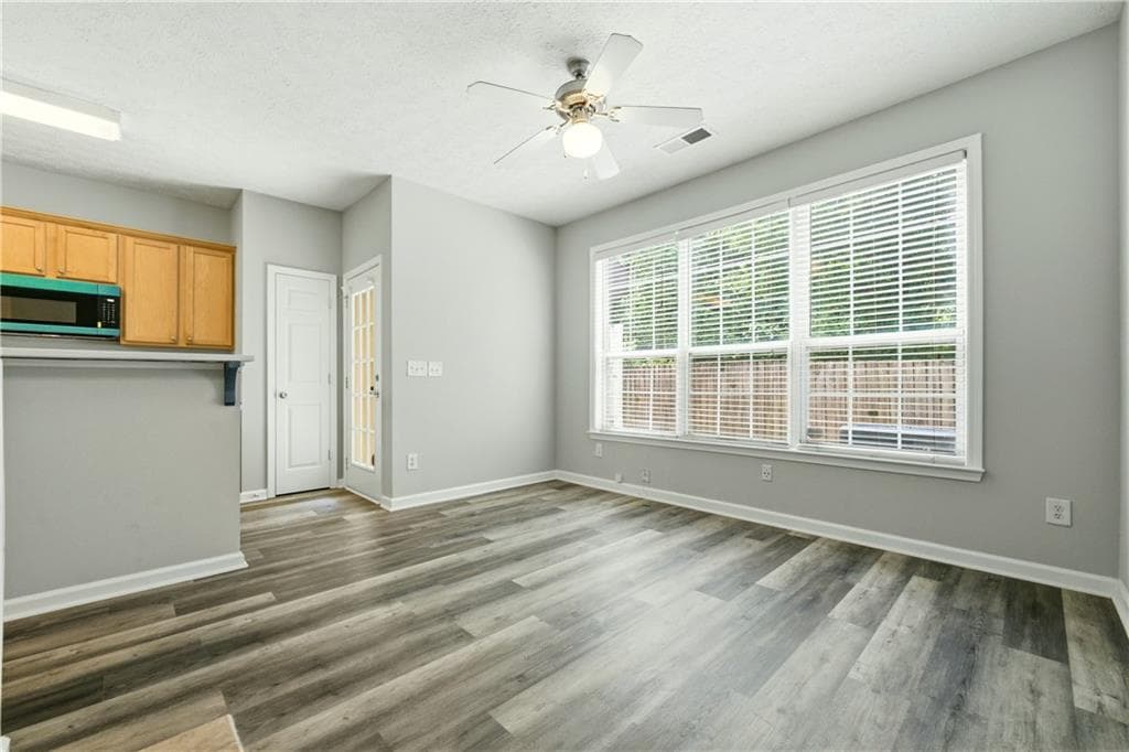 3 bedroom, 3 bathroom, 1,594 sq ft townhouse for sale at 1622 Jackson Way, Atlanta, GA 30318 — photo 8