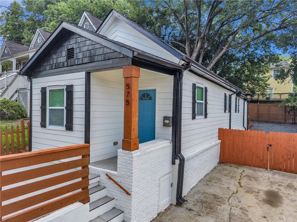 2 bedroom, 2 bathroom, 900 sq ft single family residence for rent at 575 Martin Street, Atlanta, GA 30312 for $2,250 a month — photo 1 of 25