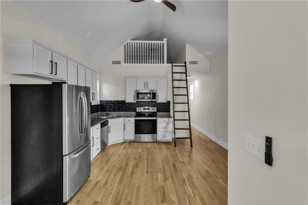 2 bedroom, 2 bathroom, 900 sq ft single family residence for rent at 575 Martin Street, Atlanta, GA 30312 for $2,250 a month — photo 7