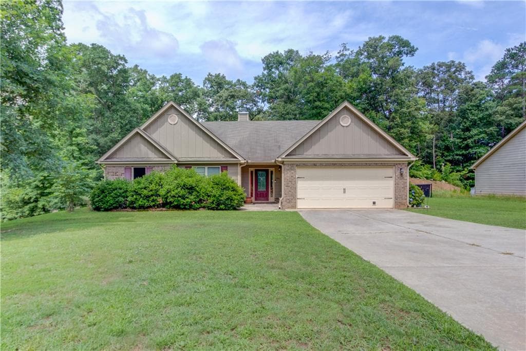 4 bedroom, 3 bathroom, 2,267 sq ft single family residence under contract at 154 Rolling Oaks Lane, Colbert, GA 30628