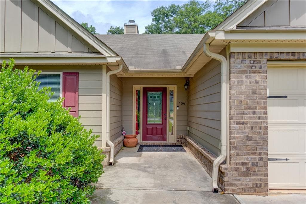 4 bedroom, 3 bathroom, 2,267 sq ft single family residence under contract at 154 Rolling Oaks Lane, Colbert, GA 30628 — photo 2