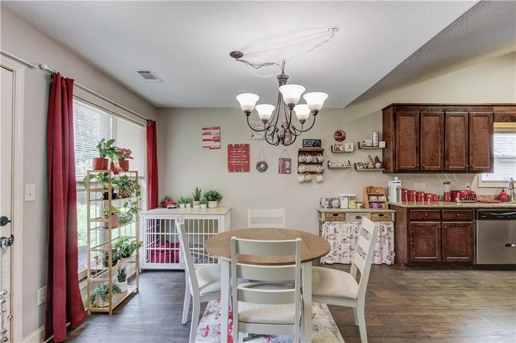 4 bedroom, 3 bathroom, 2,267 sq ft single family residence under contract at 154 Rolling Oaks Lane, Colbert, GA 30628 — photo 9